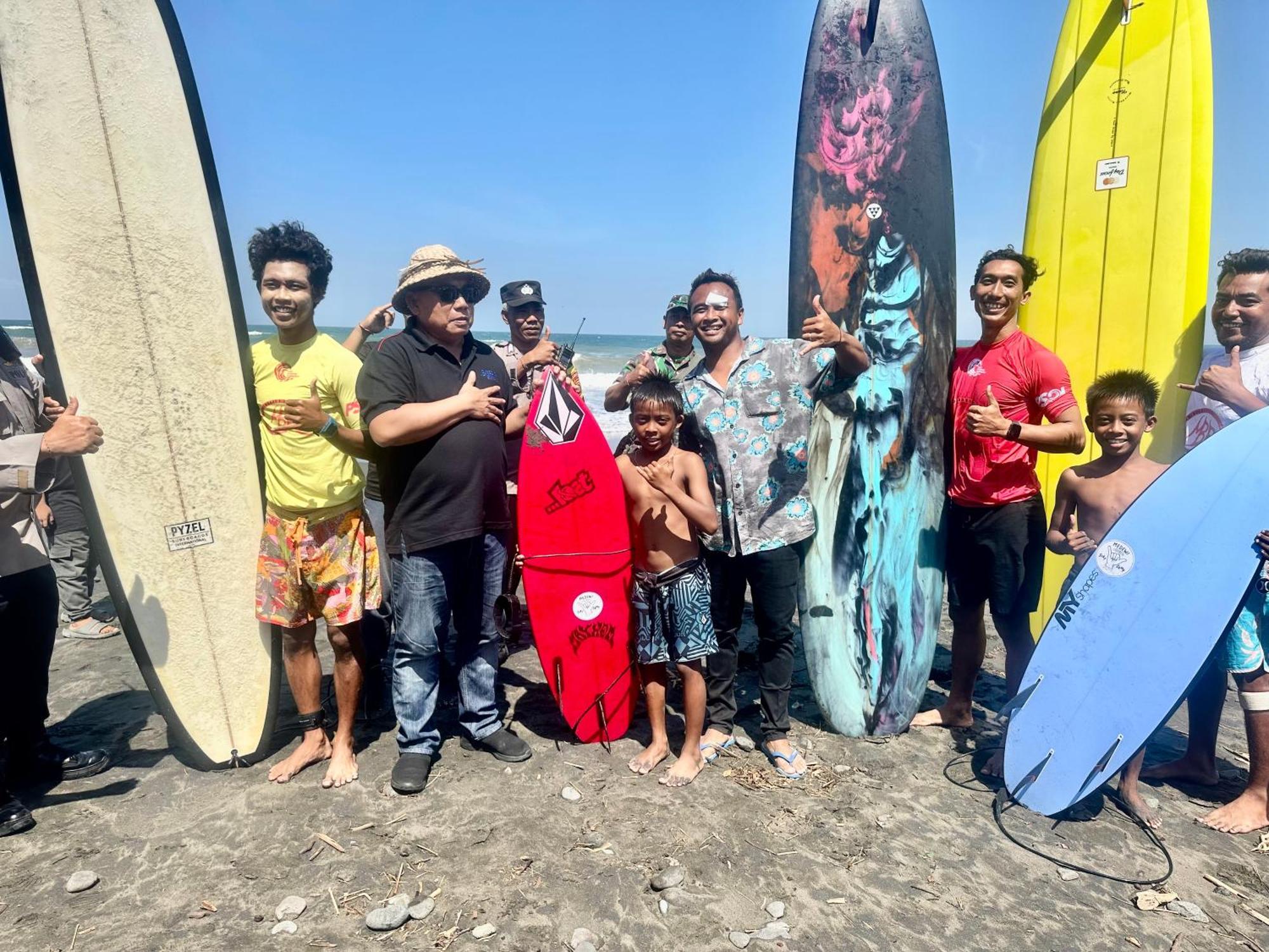 Medewi Secret Surfcamp Hotel Pulukan Bagian luar foto