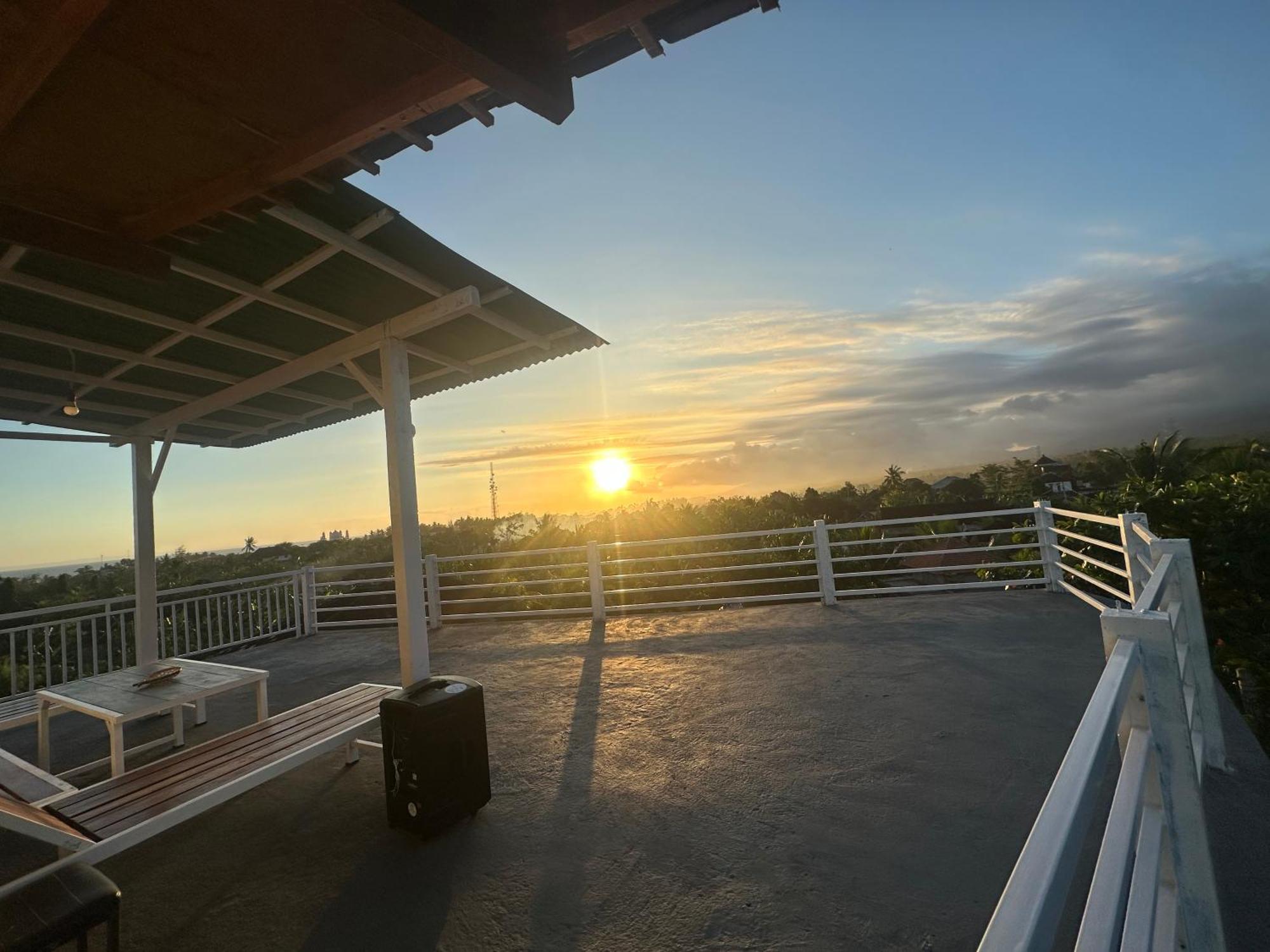 Medewi Secret Surfcamp Hotel Pulukan Bagian luar foto