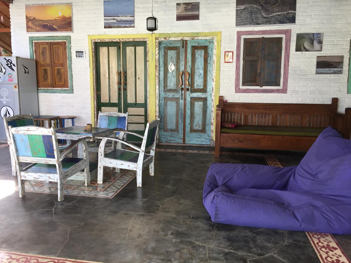 Medewi Secret Surfcamp Hotel Pulukan Bagian luar foto